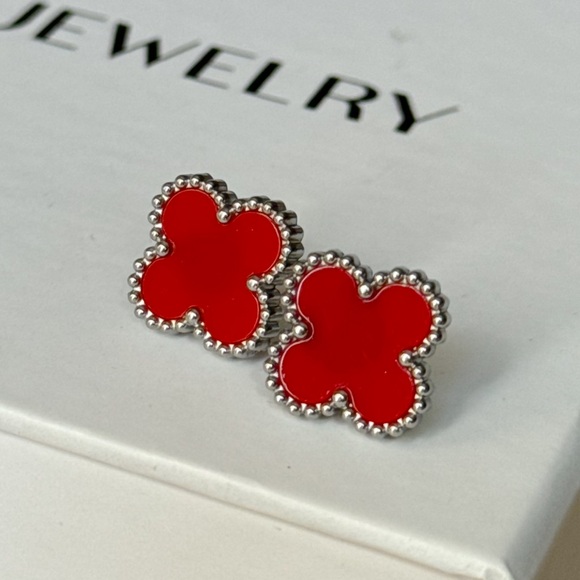 Red Clover Earrings Stainless Steel Silver Tone - Picture 1 of 8